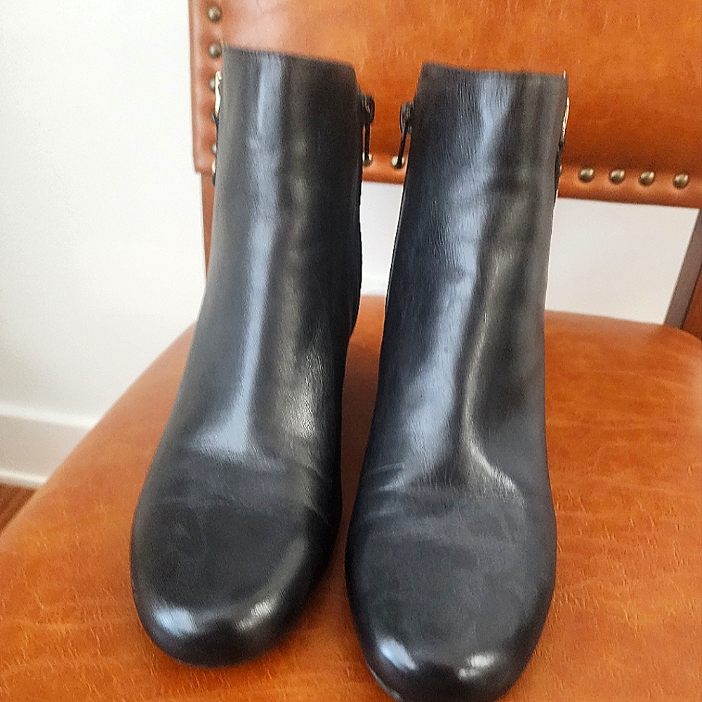 Women Size 9 Medium Issac Mizrahi Leather Black/Suede Booties